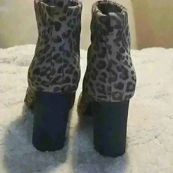 Charles by Charles David Womens Bally slip on Booties sz 7 - Picture 7 of 8